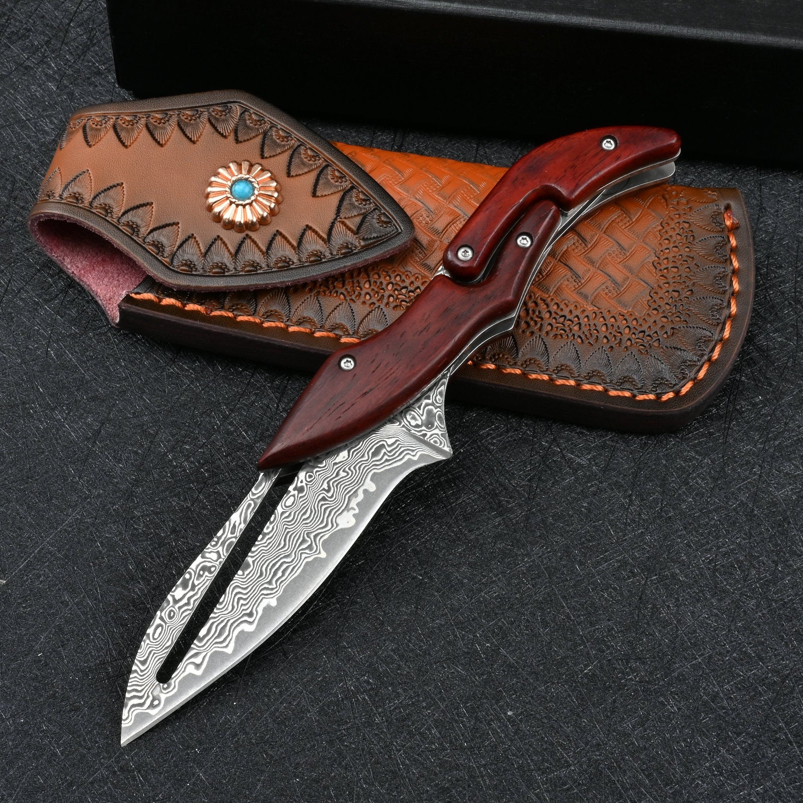 Outdoor knives