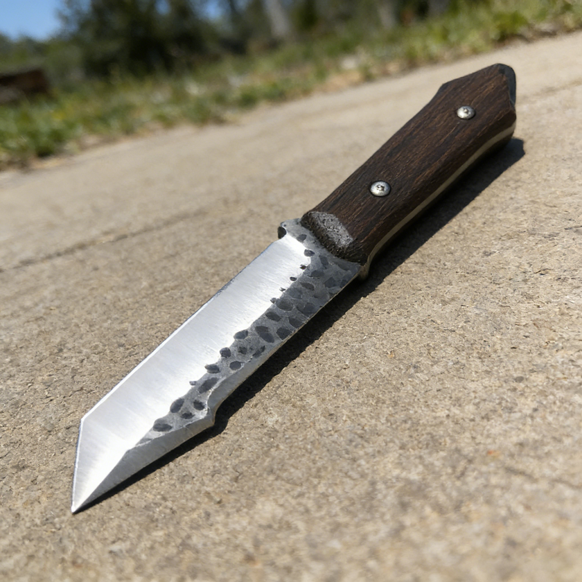High-hardness outdoor adventure straight knife, with leather blade cover, essential hand-forged knife for wilderness survival. Super sharp blade with anti-slip wooden handle