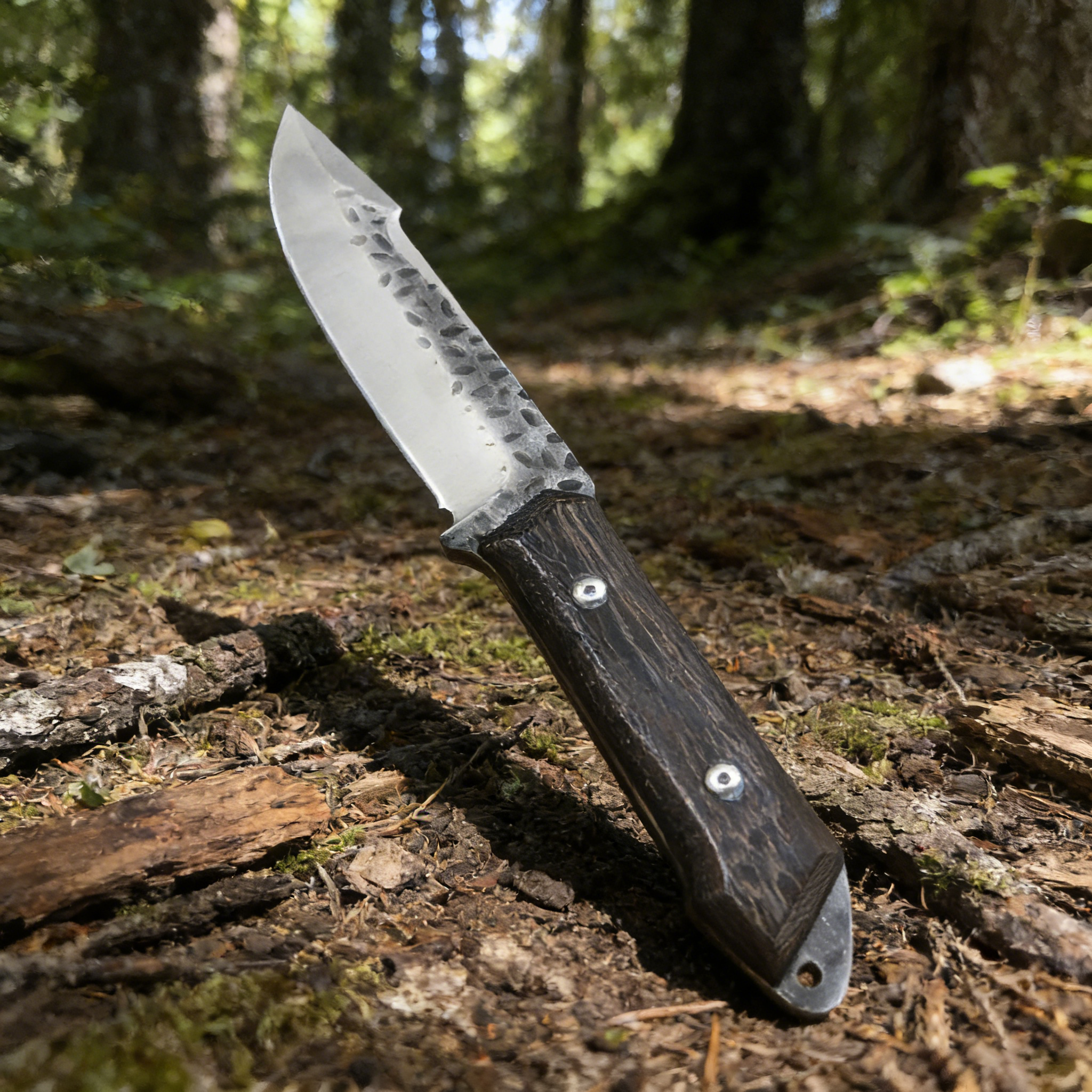 High-hardness outdoor adventure straight knife, with leather blade cover, essential hand-forged knife for wilderness survival. Super sharp blade with anti-slip wooden handle
